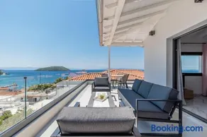 Ioanna House - Seaside Living, Walk to Beach - Image 1