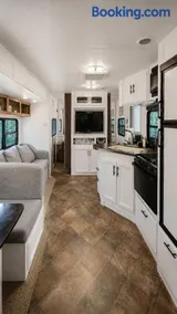 2-bedroom Camper Trailer Cottage #3 - Image 2