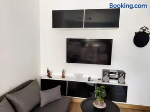 Minimal apartment by the beach - Image 4