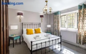 The Old School Rooms Beautiful Georgian apartment, sleeps 12 with Wifi and Parking, near Bath - Image 3