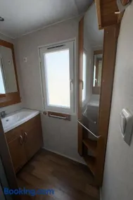 Mobil-home avec grande terrasse couverte - Image 5