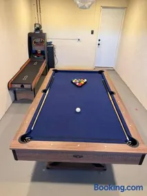 5BR with Pool & Backyard ParadiseSleeps 10 Guests - Image 3
