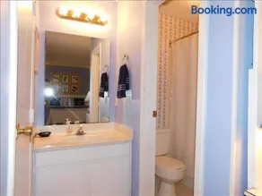 G2 great extra glassed in dining area 3bed 2 5 bath very nice glassed in porch close to clubhouse - Image 2