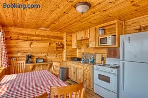 Lakeside Cabins at Wedges Hideaway - Image 1