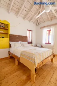 Esperos petit house - Image 1
