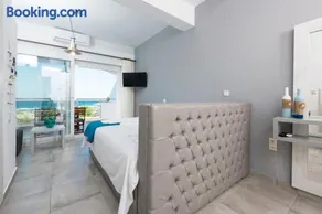 Artemis Beach Apartments - Image 3
