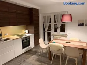Sylvester Apartment - Image 2