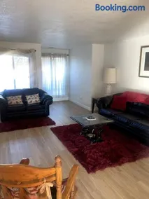 Spacious Four Bedroom Glendale Home with Pool Near Westgate Stadium - Image 2