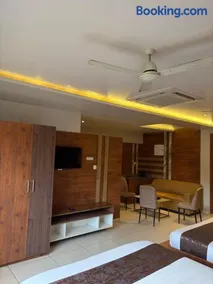 Raravies family restaurent Mattanur,Near Kannur airport - Image 4
