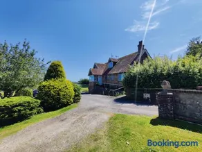 Historic river side cottage - top apartment - Image 1