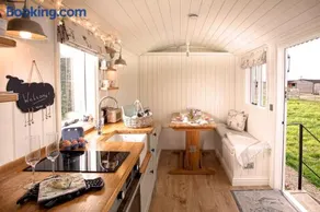 Starlight Shepherd Hut - Image 2