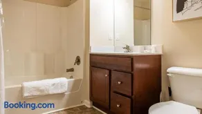 Landing Modern Apartment with Amazing Amenities (ID9647X69) - Image 5