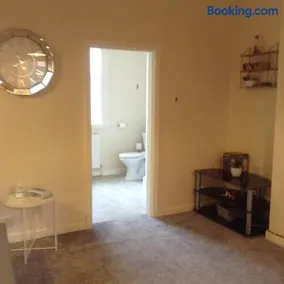 Marshfield Apartment - Image 5