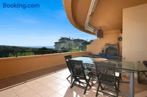 Beautiful 2 bedroms apartment located in Elviria Hills - Image 1