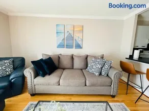 Modern 1BR Near Moss Rehab Monthly Deal - Image 3