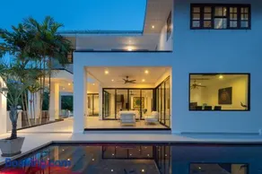 Stunning villa with pool and tropical garden - Image 4