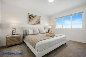 Single Detached Full House with Ping Pong King Bed and Garage - Image 2