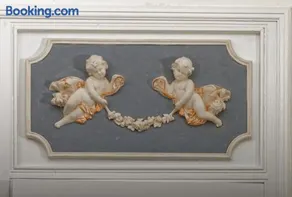au pied du palais - Image 2