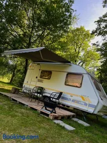 Karavan Pod Lipami - Image 1