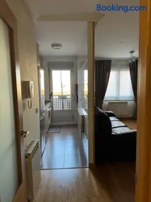 Apartamento Premium cerca Hospital, Universidad, Parking privado, a 5 minutos del centro histórico, ideal para visitar León sin preocuparse por el aparcamiento - Image 1