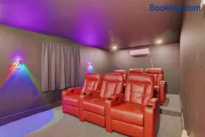 Flamingo House with Cinema, Pool & Chill Area - Image 2