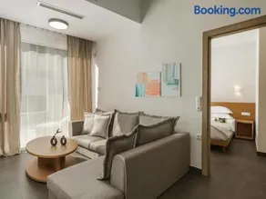Luxury Family Villa in Syvota - Image 2