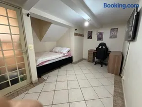Quarto em ótima localização - Image 3