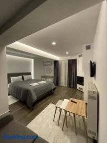 Varvitsiotis Studios & Apartments - Image 2