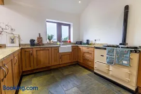GARDEN FIELD COTTAGE - Spacious Holmbridge Home with Rolling Hill Views - Image 2