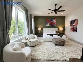 Memorial Rooftop Villa Gated Retreat with Terrace - Image 4