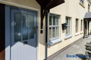 Henry Court Townhouse - Image 1