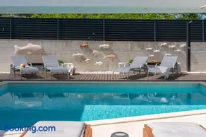 Villa Island Pearl A Stunning Oasis of Luxury and Serenity on Brač Island - Image 2