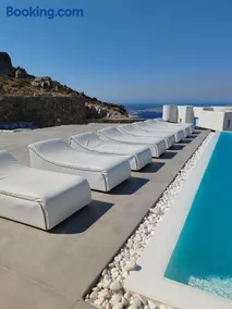 8BD Sunset Estate w private Infinity Pool by Live&Travel - Image 2