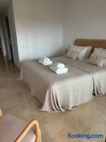 Los Granados Stunning 2 Bed Beach Apartment - Image 2