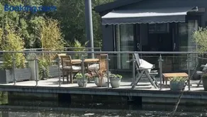 The Floating Home at Upton - Image 2