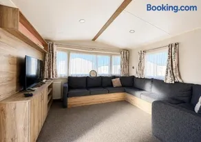 Lovely 6 Berth Caravan At Harts Holiday Park In Kent Ref 74072B - Image 5