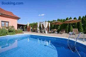 Luxury Villa Apartment - Private Jacuzzi & Sauna - Image 1