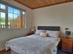 Waterfront Lodges - South Cabin - Image 4