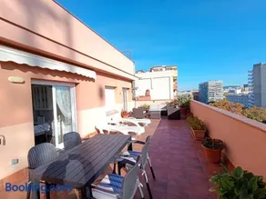 Cozy and sunny penthouse Fira BCN - Image 4