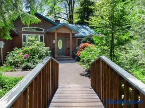 Blue Coconut - Meredith Lodging - Image 1