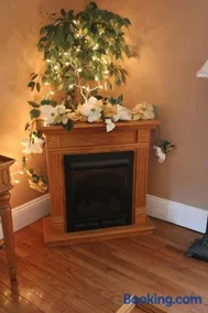 Private Cottage in Carnegie - Close to Downtown - Pet Friendly - Image 5