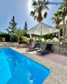 Villa con jardín y piscina privada - Image 1