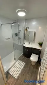 Peebles Cardona Cozy 2 x bedroom Apartment - Image 4