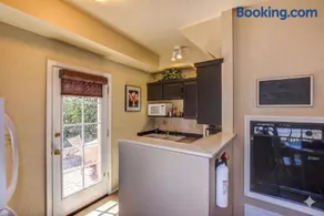 Union Street Townhouse 2BD15BA Near Whiskey Row - Image 4