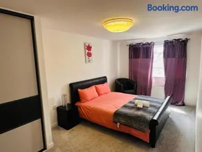 5 Bedroom detached House near Edinburgh Airport for Contractors and Family with free parking - Image 4