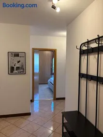 the Lake View apartment - Image 3