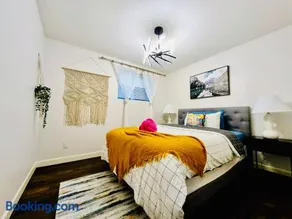Langley Heights 2 Bedrooms Sweet Suite - Image 3