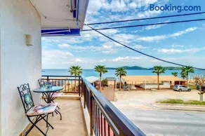 Upper Deck Apt. - Image 4