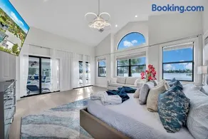 Stylish Lake Luxe Equine on waterfront w screened in heated pool Lake Views Hosted By Relaxtay - Image 3