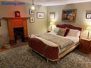 Griffin House - Image 4